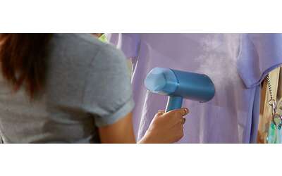 Ferro da stiro verticale Philips in sconto eccezionale Amazon (-40% LAMPO): capi stirati con una passata