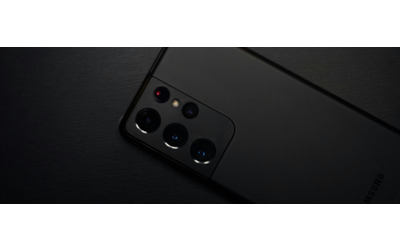 Galaxy S26 Ultra, Samsung cambierà il design per far spazio all’enorme fotocamera?