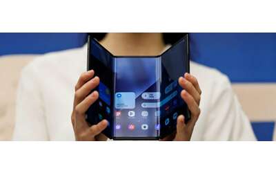 Galaxy Z TriFold riparare il display brucia il budget di un S25 Ultra