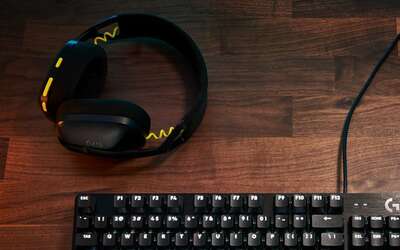 Gioca ai LIVELLI DI UN PRO con le cuffie Logitech G435 Lightspeed (-43%)