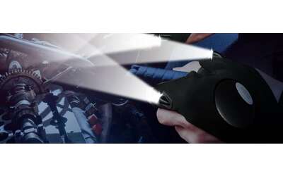 Guanti con luci LED integrate in doppio sconto: l’idea regalo per Natale