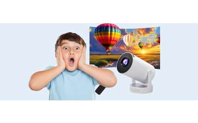 Il CINEMA dentro CASA con questo mini proiettore smart in doppio sconto