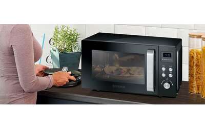In questo forno a microonde 3-in-1 ci cucini ANCHE LA PIZZA: ora in MEGA SCONTO