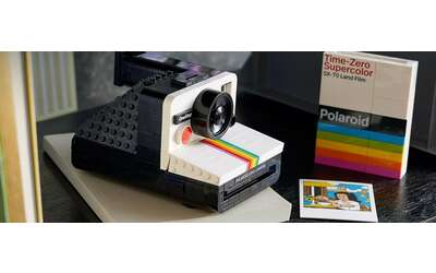 La LEGO Polaroid è tornata di moda: il set vintage perfetto oggi scontato del 25%