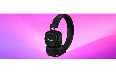 Le iconiche cuffie Marshall Major V sono in offerta a 94 euro: 100 ORE DI MUSICA e look leggendario