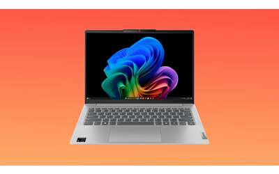 Lenovo IdeaPad Slim 5x: notebook con display OLED in super offerta su Amazon