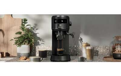 Macchina per caffè elegante e compatta per espresso in polvere e in cialde
