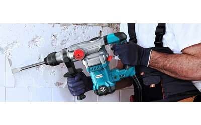 Martello perforatore POTENTE e completo di accessori: sconto LAMPO su Amazon