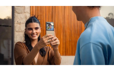 Motorola Razr 50: minimo storico su Amazon per il pieghevole di fascia media (-47%)