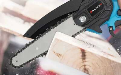 Motosega con 2 batterie, valigetta e accessori: promo INCREDIBILE (43,99€)