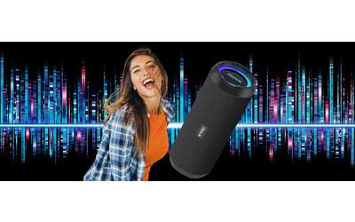 Musica a tutto volume anche in piscina con questa cassa Bluetooth portatile