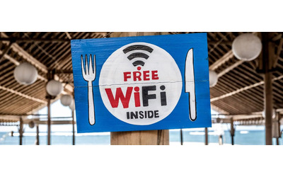 Naviga in sicurezza sui Wi-Fi pubblici con Surfshark: basta 1,99€/mese