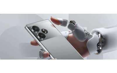 Realme GT 6T in offerta su Amazon: ora è il mid-range da scegliere