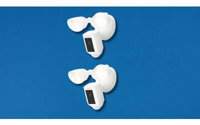 Ring Floodlight Cam Wired Plus: doppia sicurezza in offerta a prezzo WOW