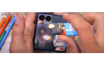 Samsung Galaxy Z Flip 7 barcolla ma non molla nel nuovo test di resistenza