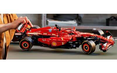 Set LEGO Technic Ferrari SF 24 in scala 1 8 in maxi sconto Amazon il regalo di Natale definitivo