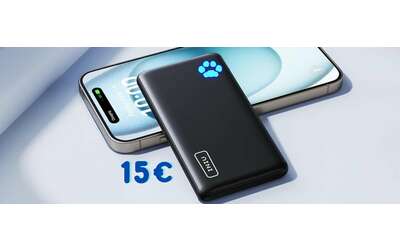 Solo 15€ per questo Power Bank da 10000mAh super leggero e sottile con 3 porte