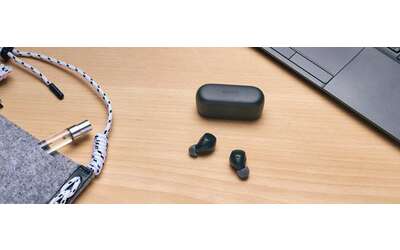 Suono su misura con queste cuffie wireless Sony in sconto NO IVA su Amazon