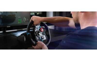 Volante e pedali Logitech G29 Driving Force il regalo perfetto ora costa molto meno