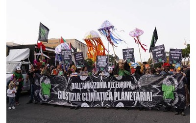 Climate pride diecimila persone in piazza a Roma