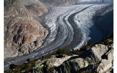 Ghiacciai, in 60 anni persa  sulle Alpi un’area pari al Lago di Como