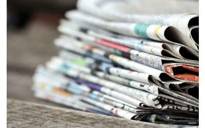 Meno notizie sulla crisi climatica, più pubblicità di aziende inquinanti sui media italiani