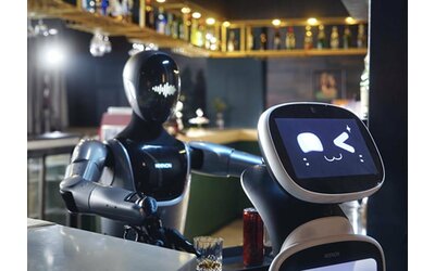 AI Umanoide rivoluziona l'ospitalità: arriva il robot intelligente XMAN-R1