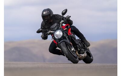 Al debutto la nuova MV Agusta Brutale 800 2026: motore 3 cilindri, caratteristiche e prezzo