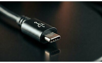 Allarme sicurezza: i cavi USB-C contraffatti possono svuotare il nostro conto corrente
