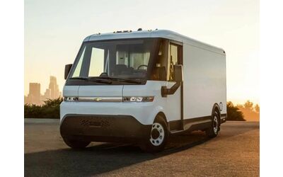 Amazon apre a nuovi fornitori per la flotta elettrica, al via i test di 12 van BrightDrop di General Motors
