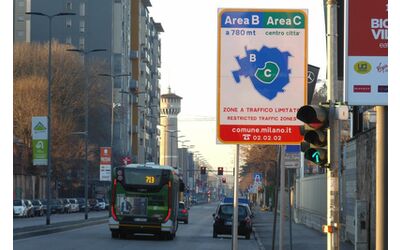 Area B e Area C Milano, cambiano le regole: da oggi stop alle Euro 3 benzina