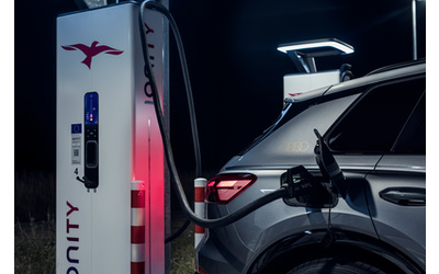 Auto elettriche, quanto costa ricaricare in Italia? Le principali tariffe a confronto