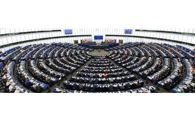 Bruxelles, maxi operazione anti-corruzione: arresti e perquisizioni tra lobbisti di Huawei