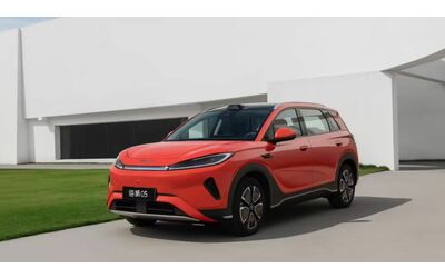 BYD svela la Sealion 05 versioni elettriche o ibride DM i