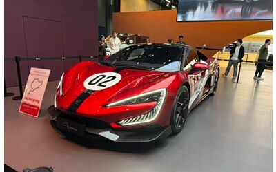 BYD Yangwang U9 Xtreme la supercar dei record da 3 000 CV fa il suo debutto ufficiale