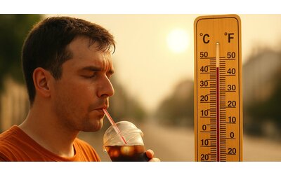 Caldo e zuccheri: come il clima spinge a bere più bibite dolci