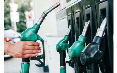 Carburanti, dall'Antitrust maxi multa per oltre 936 milioni complessivi a Eni, Esso, IP, Q8, Saras e Tamoil