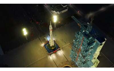 Cina pronta al lancio del razzo Long March 2F verso la stazione spaziale Tiangong