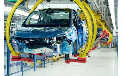 Commissione UE verso passo indietro su stop endotermiche cosa cambier per le auto dal 2035