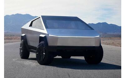 Compra un Tesla Cybertruck per 100.000 dollari: dopo 24 ore lo riporta indietro