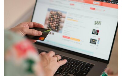 Conto Banca Mediolanum: prelievi gratis e 100 di Buono Amazon in regalo