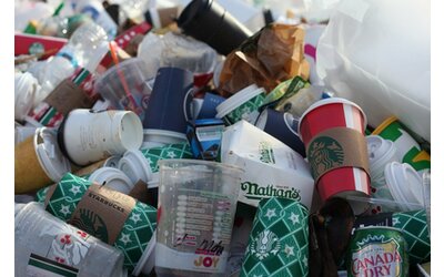 Crisi globale di plastica, negoziati globali e minacce alla salute umana