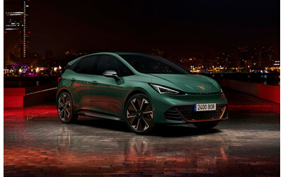 CUPRA Born si aggiorna, ecco le novità: nuovi powertrain e dotazioni