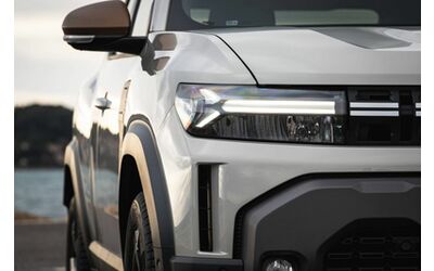 Dacia Evader arriva nel 2026 il piccolo crossover elettrico da 18 000 euro