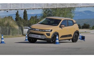 Dacia Spring, come si comporta nel test dell'alce? Guardate il video...
