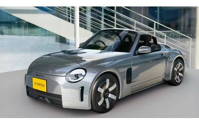 Daihatsu K-Open, una piccola roadster nata per divertire: trazione posteriore e cambio manuale