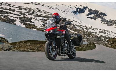 Debutta Honda CB1000GT 2026, la nuova tourer sportiva con cuore Fireblade