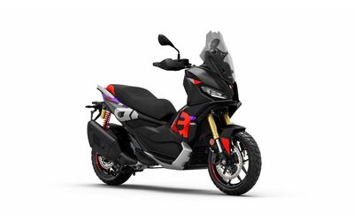 Debutta la nuova Aprilia SR GT 400 2026: ecco com'è fatto il nuovo scooter per viaggiare