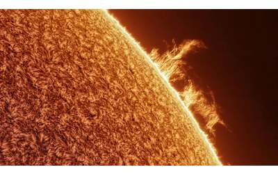 Doppia eruzione solare ha inviato nubi di plasma verso la Terra: possibili aurore il 16 aprile