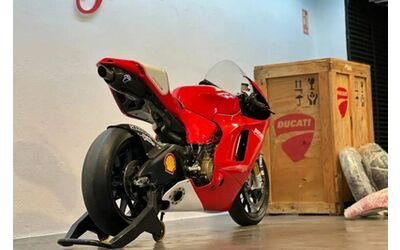 Ducati Desmosedici RR in vendita a 250 000 dollari ancora imballata ma un dettaglio cambia tutto